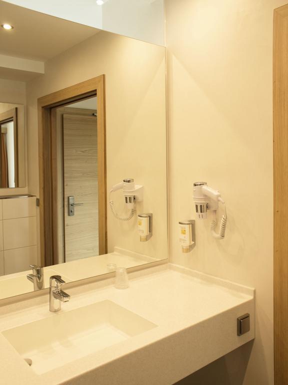 Alpenflair Hotel Buchloe Room photo